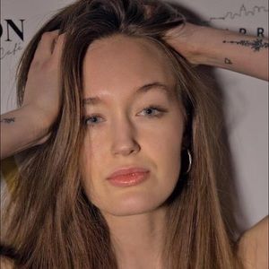 Meet your Posher, Holly